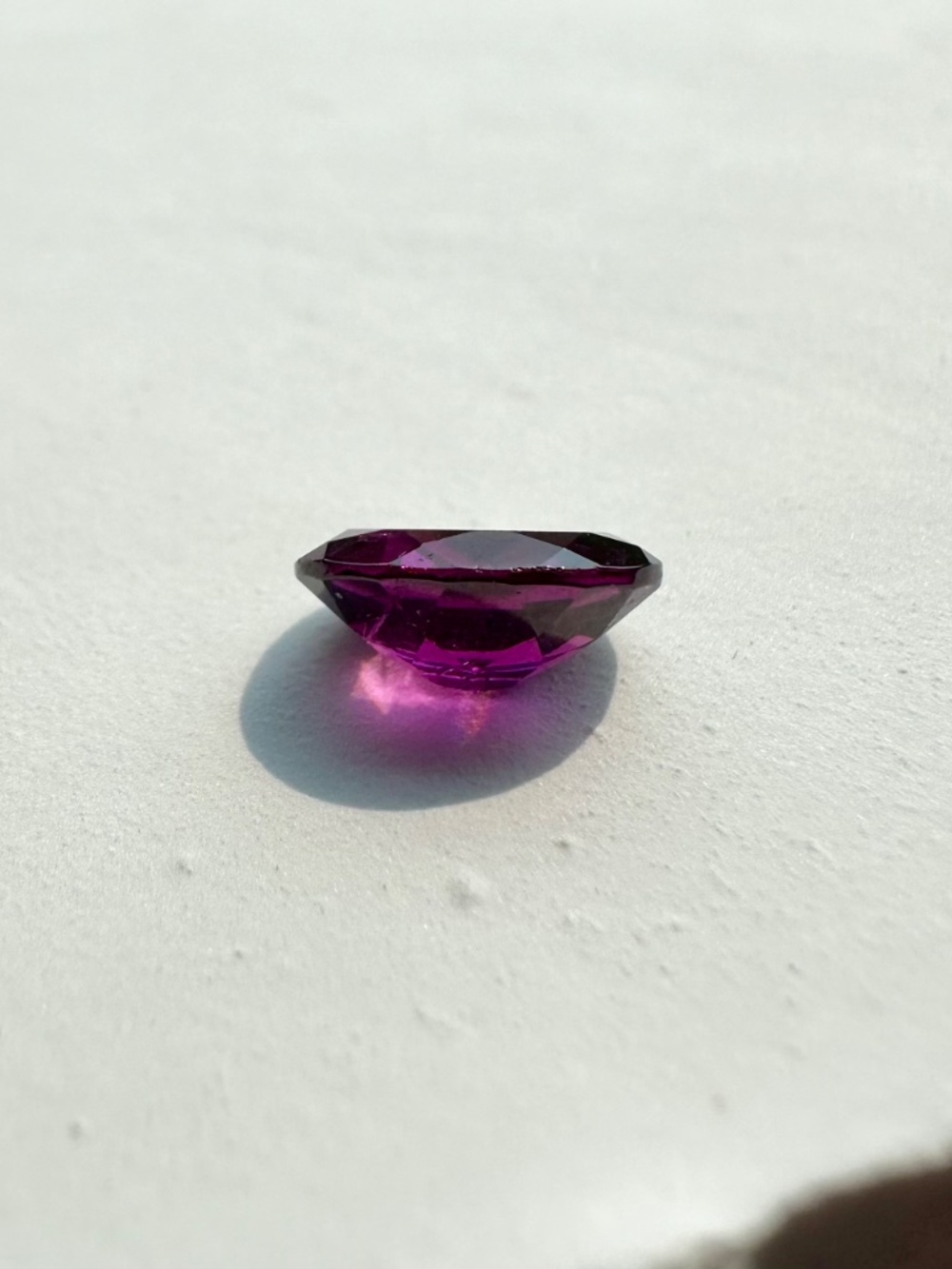 💖 2.06 CT Natural RHODOLITE GARNET Vivid Fuchsia Oval Gem - Picture 3 of 9
